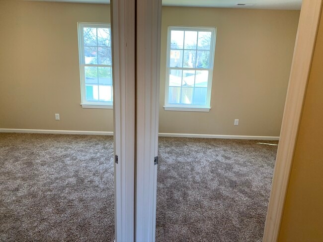 Building Photo - 1911 9th Ave N