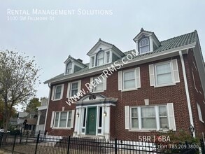 Building Photo - 1100 SW Fillmore St