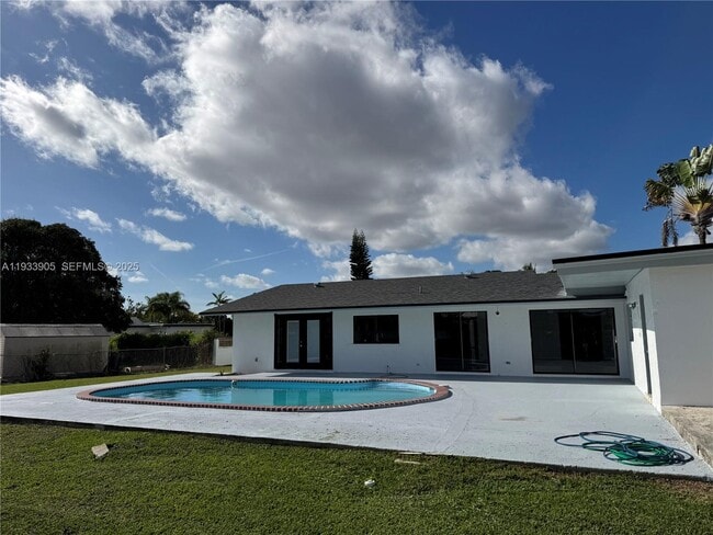 Building Photo - 17205 SW 109th Ct