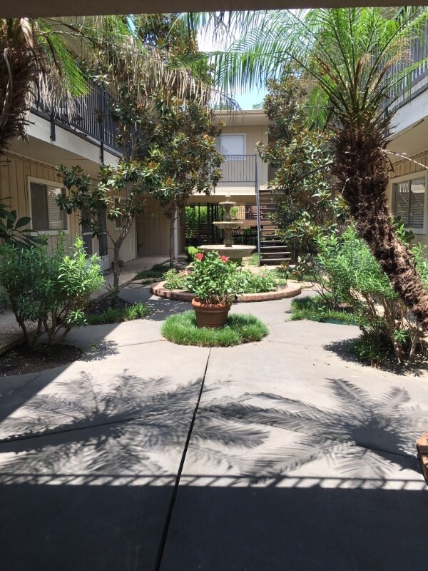 Building Photo - 1717 Park St