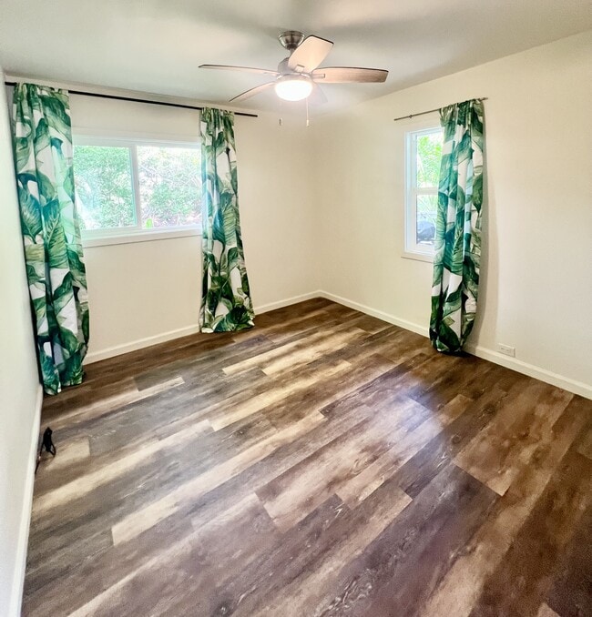 Building Photo - 956 Kaluanui Rd