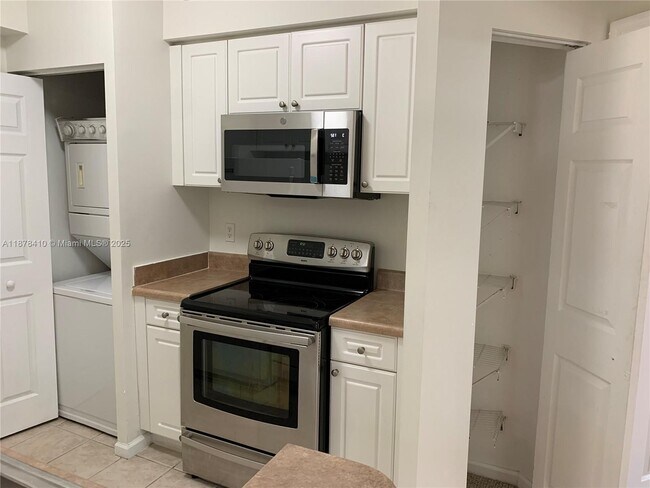 Building Photo - 17150 N Bay Rd