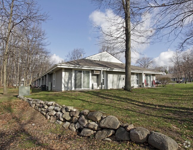 The Village of Holly Woodlands 3325 Grange Hall Rd Holly MI 48442