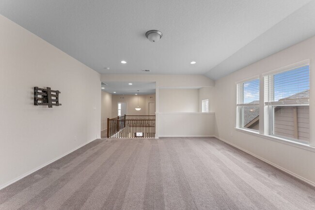 Building Photo - 942 Blue Violet