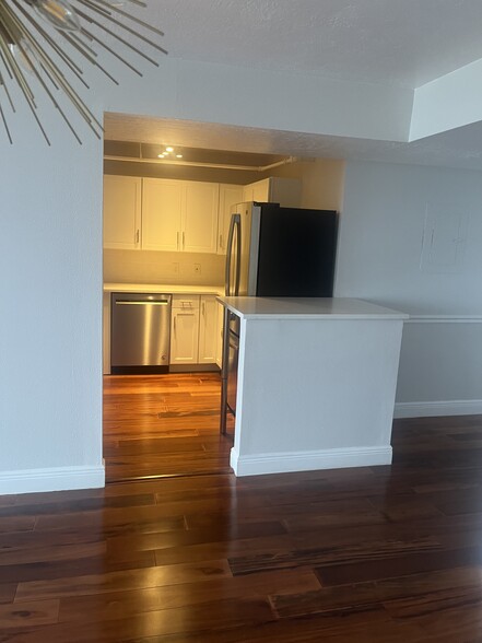 Building Photo - 400 E Colonial Dr