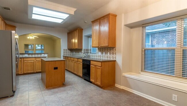 Building Photo - 143 S Queenscliff Cir