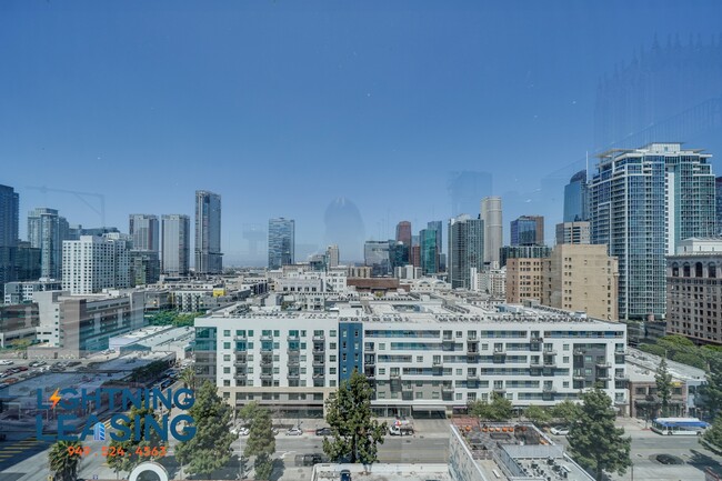 Building Photo - 939 S Broadway-1008