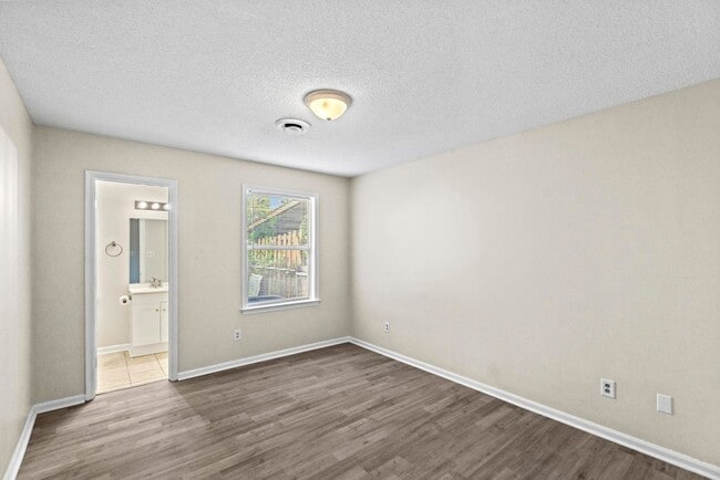 Building Photo - 130-132-132 Pine Crest Dr