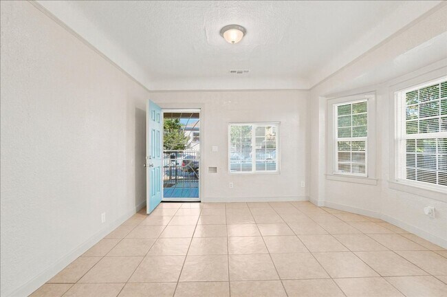 Building Photo - 3123 San Rafael Ct