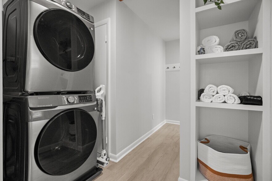 Building Photo - 149 E Main St