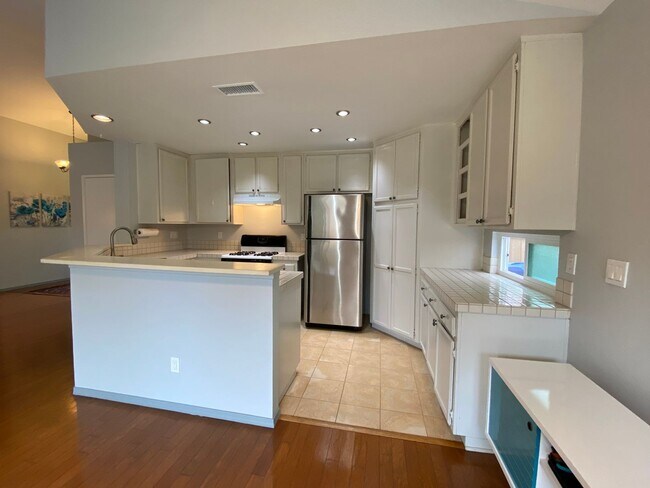 Building Photo - Beautiful Single Story Home in Shadow-Ridge!
