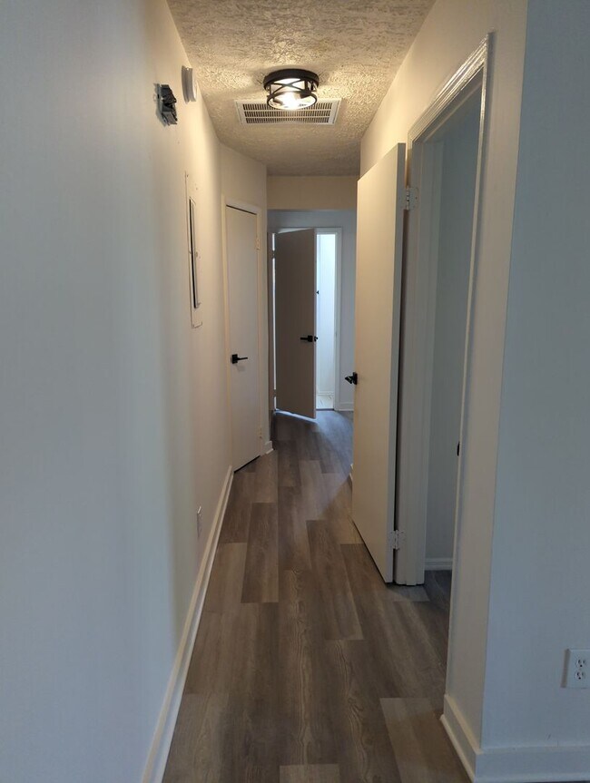 Building Photo - 2015 Duncan Ave