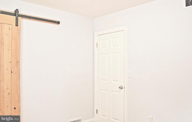 Building Photo - 1013 Crawford Dr