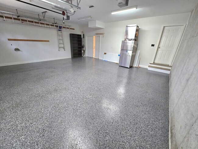 Building Photo - 12469 Daisywood Dr