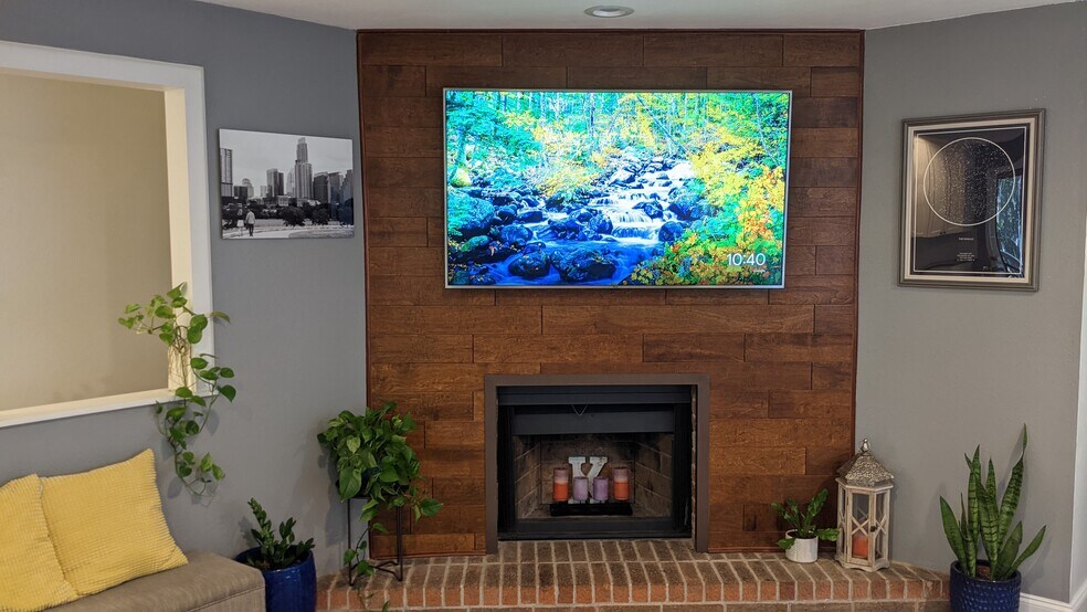 TV / Living Room - 1702 Waterloo Trl