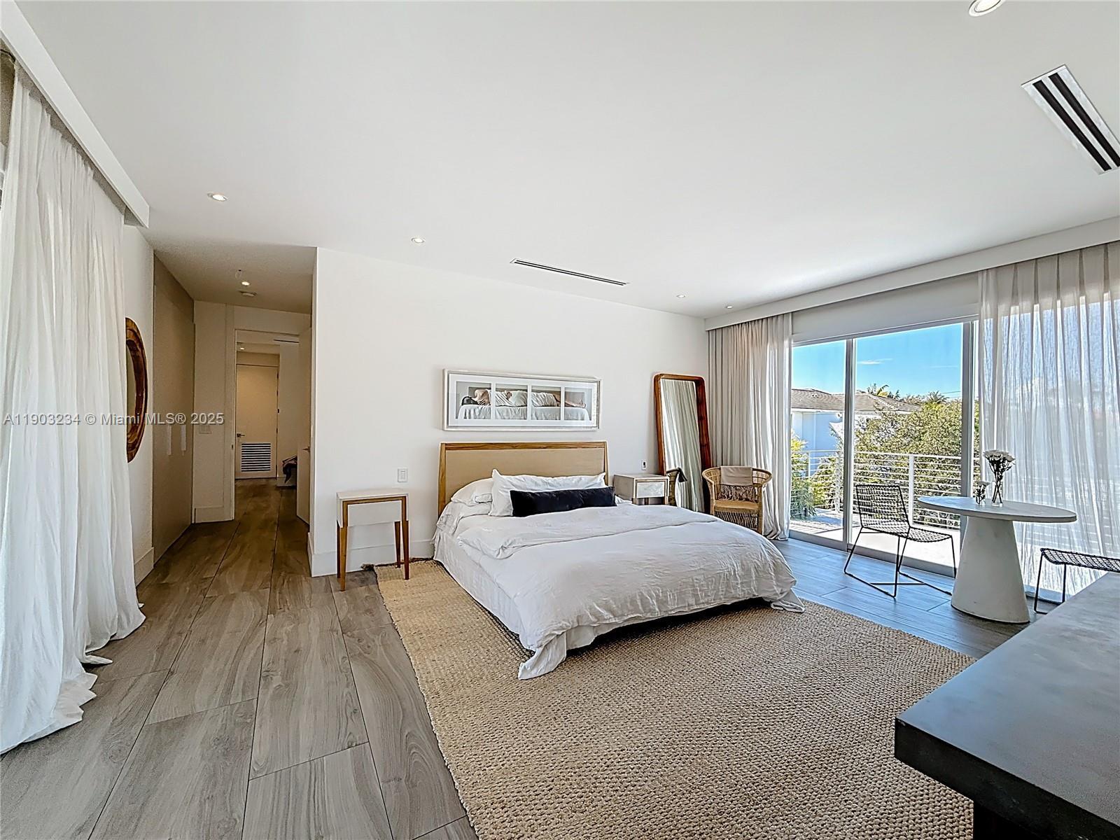 Building Photo - 561 Warren Ln