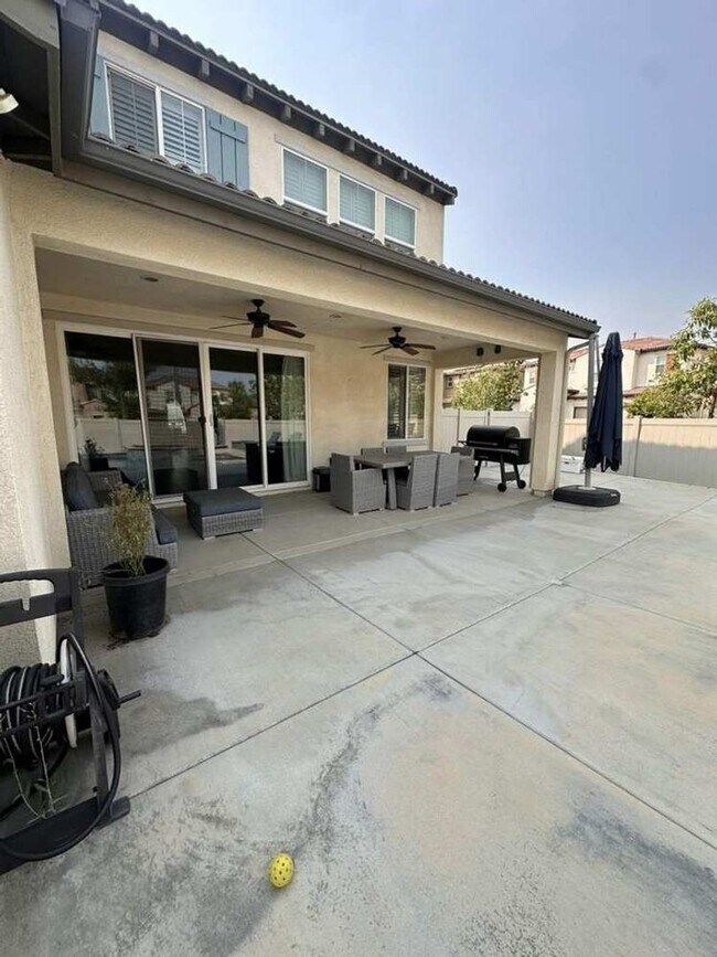 Building Photo - Stylish 4BR/3BA Home in Rosetta Canyon wit...