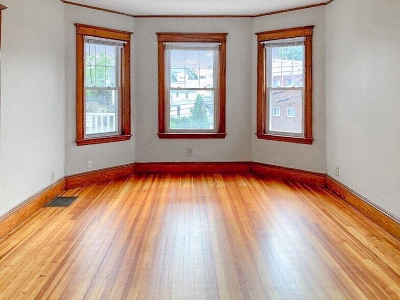 Building Photo - 8 Wyvern St