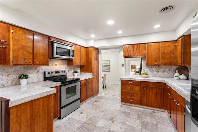 Building Photo - 105 John Anderson Dr