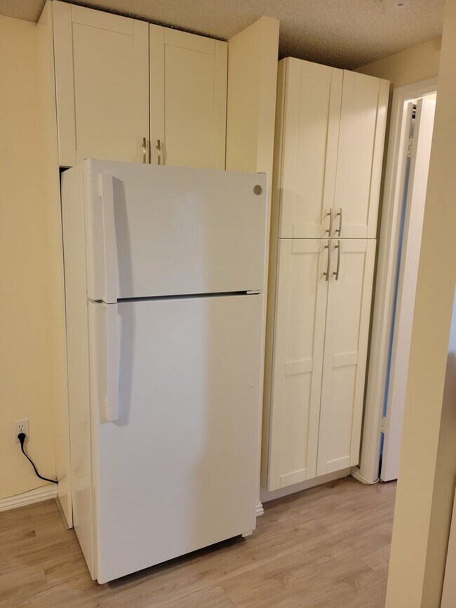 Building Photo - Kulanui Hale - 1 bedroom, 1 bath Unit w/ 1 dedicated parking