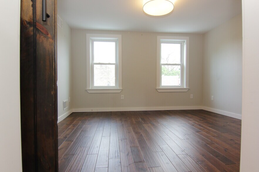 Building Photo - 136 Walnut Ave
