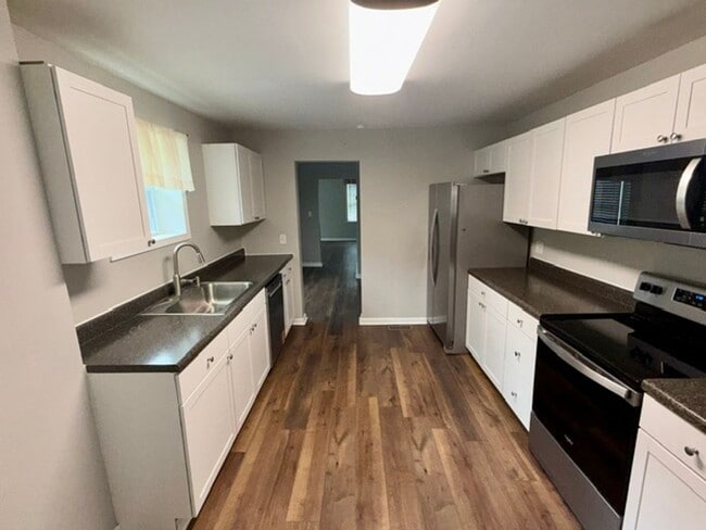 Building Photo - 3 bedroom 1.5 bathroom house