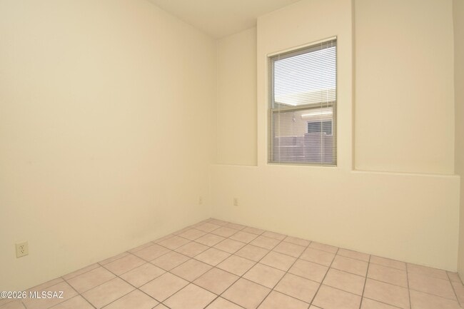 Building Photo - 2934 N Cardell Cir