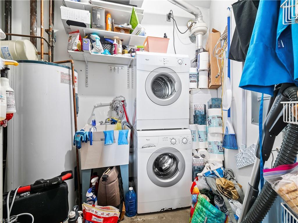 Laundry - 701 W Lakeside Ave