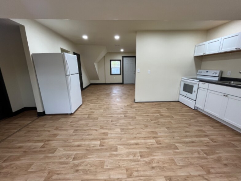 Building Photo - 917 N Vermilion St