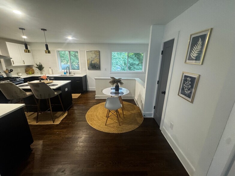 Building Photo - Room in House on Pasadena Dr