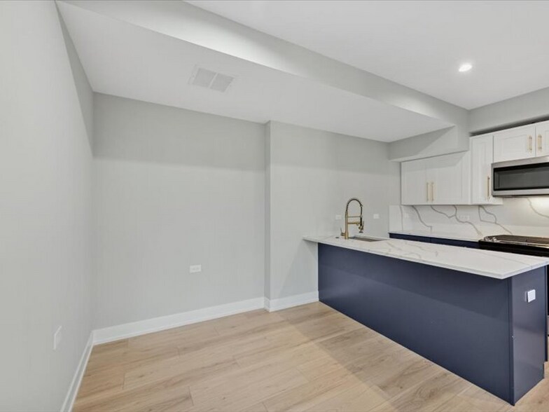 Building Photo - 2818 W Fletcher St