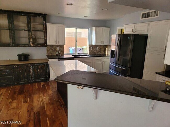 Building Photo - Superstition Springs 4 bedroom/3 baths w/ PRIVATE POOL