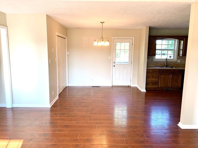 Building Photo - 3425 Foxrun Ln