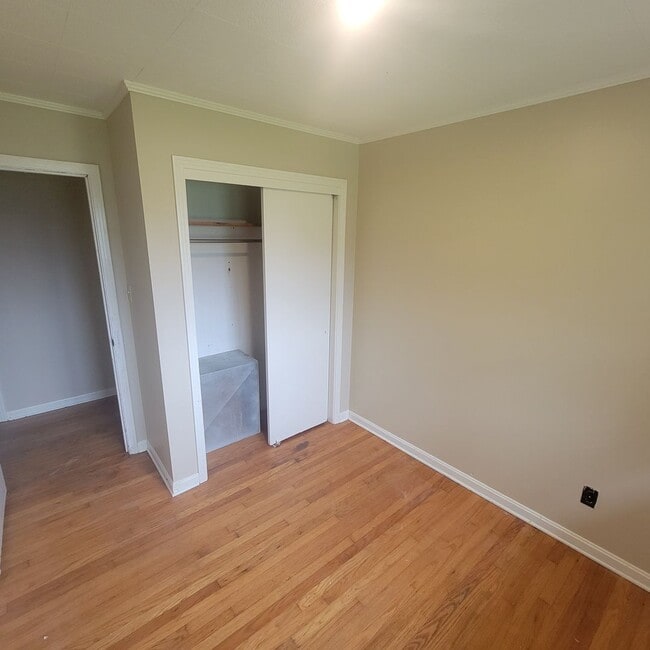 Building Photo - 4 Bedroom, 2 Bathroom Single Family Home-$...