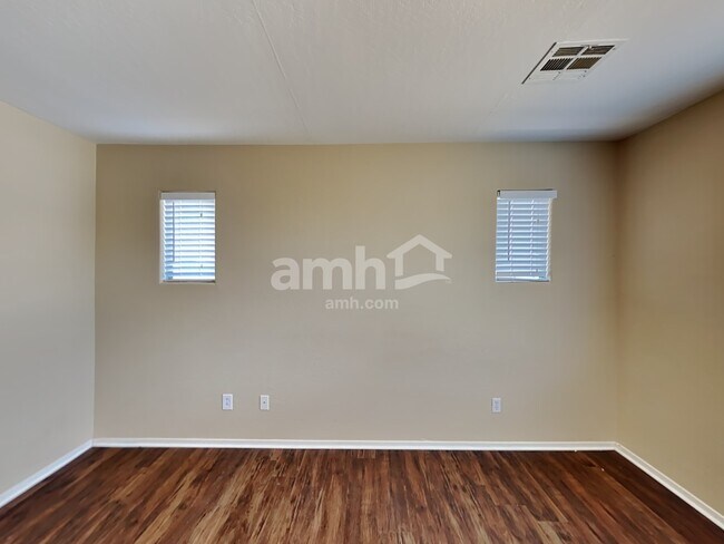 Building Photo - 19395 E Carriage Way