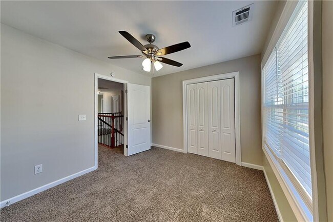 Building Photo - 412 Oscar Way