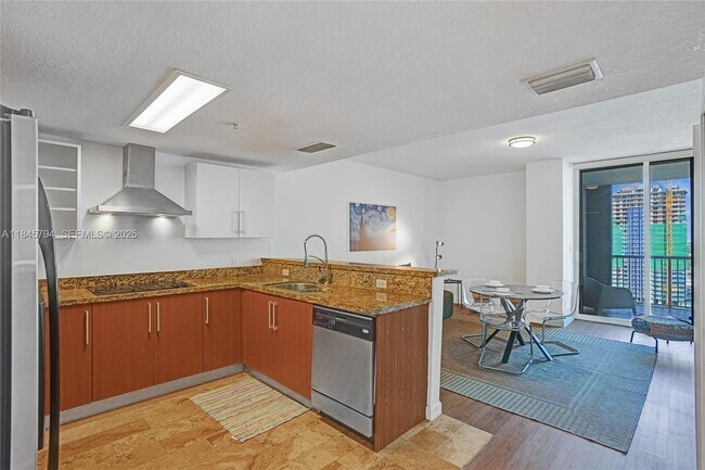 Building Photo - 170 SE 14th St