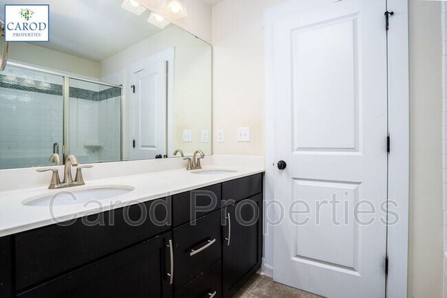Building Photo - 3840 Willow Green Pl