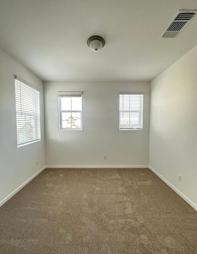 Building Photo - 15835 Santa Clara Ct