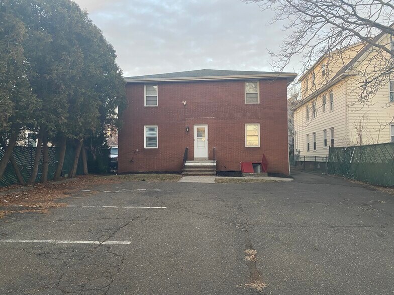 Building Photo - 74 Saltonstall Ave