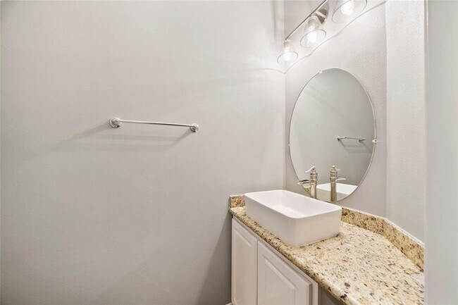 Building Photo - 10815 Norchester Village Dr