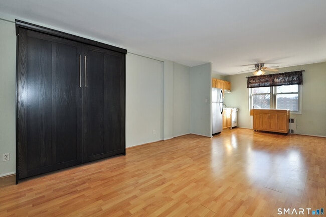 Building Photo - 39 Glenbrook Rd