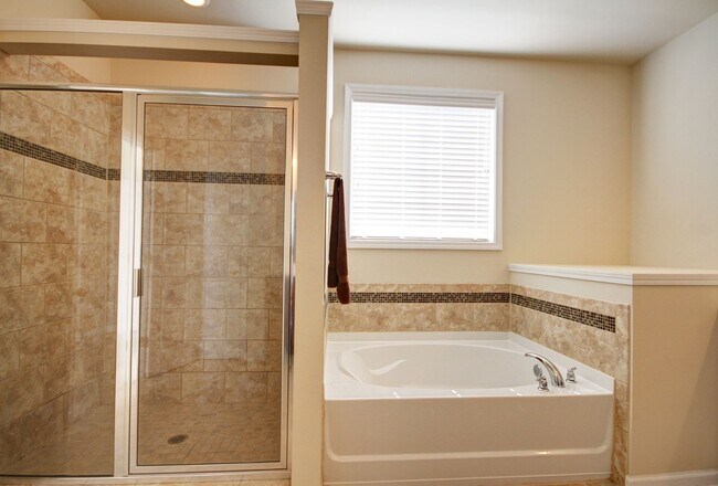 Building Photo - Stunning 4 bedroom in Park West - Mt. Pleasant