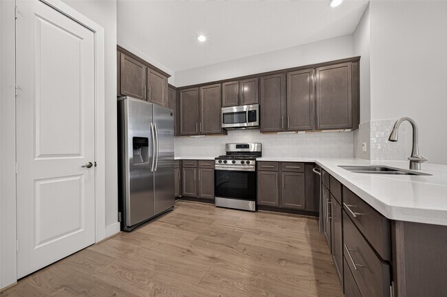 Building Photo - 8802 Hollister Pine Ct
