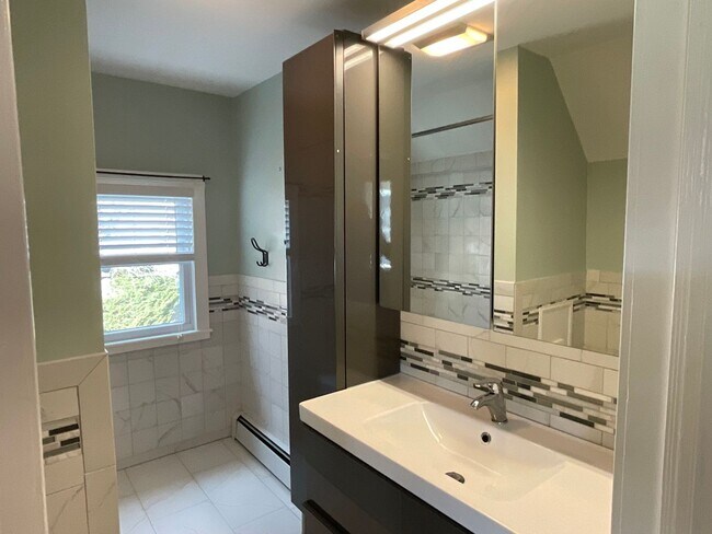 Building Photo - 141 Johnson St