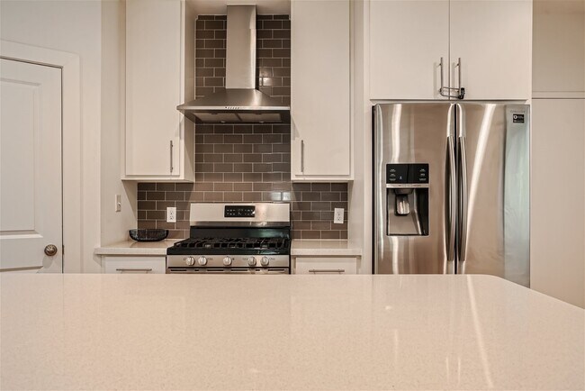 Building Photo - 4916 McKinney St