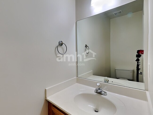 Building Photo - 302 Alexis Dr