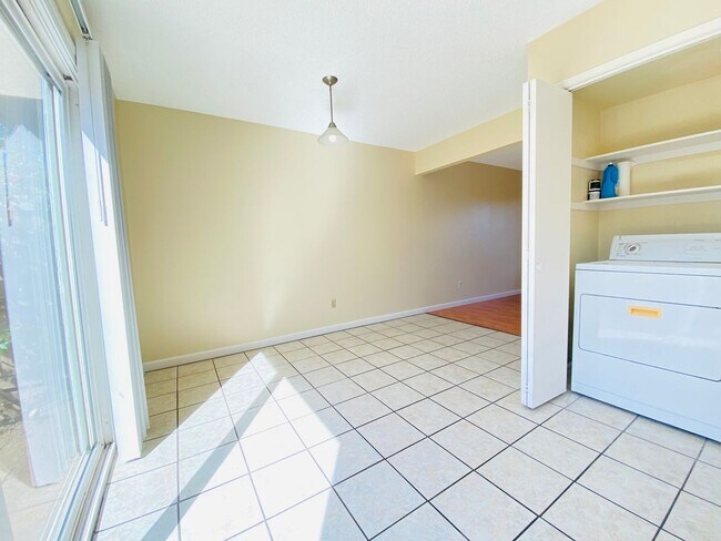 Building Photo - Condo Overlooking the American River!