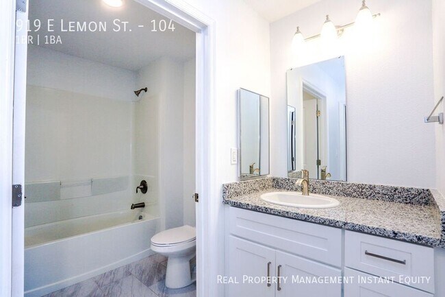 Building Photo - 919 E Lemon St