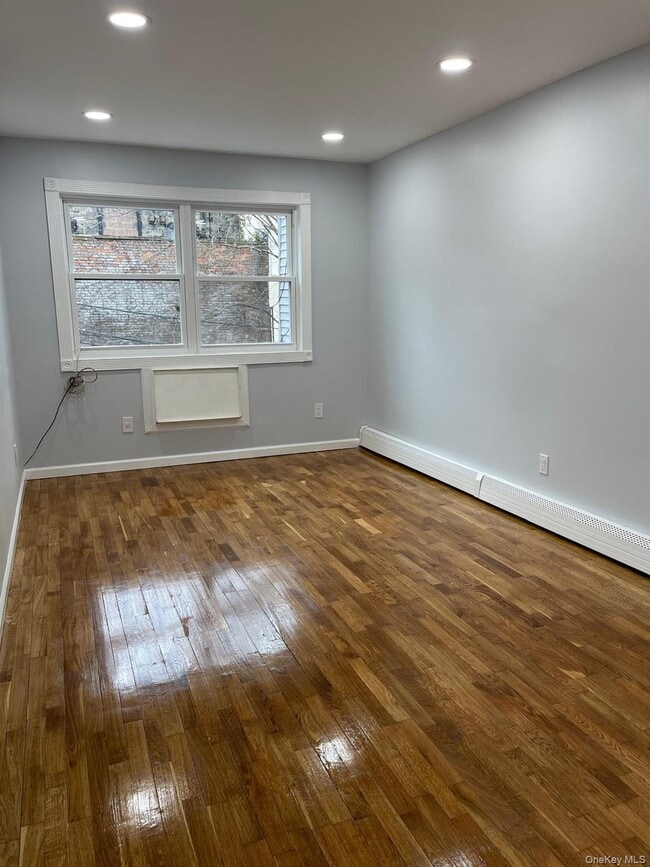 Building Photo - 987 Halsey St